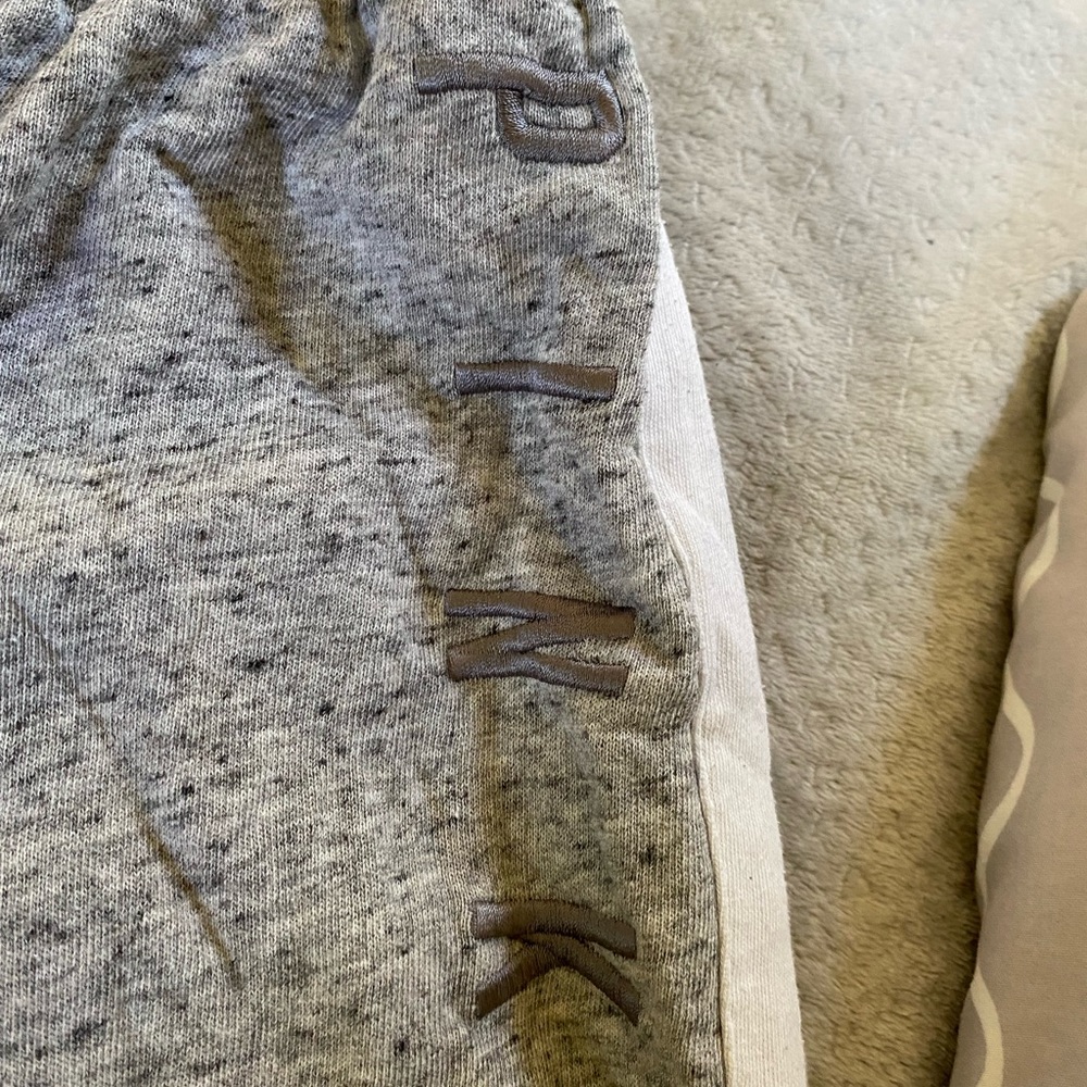 🤍PINK Cuffed Sweatpants